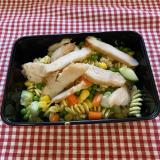 Pastasalat med kylling og karrydressing